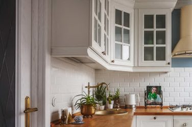 Отделка стен на кухне: 205+ Фото Вариантов (панели, ламинат, штукатурка). Как сочетать практичность с эстетикой?