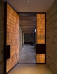 Входные пластиковые двери в частном доме (145+ Фото): Как сделать и надежно, и красиво?