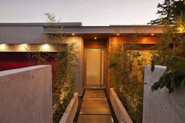 Входные пластиковые двери в частном доме (145+ Фото): Как сделать и надежно, и красиво?