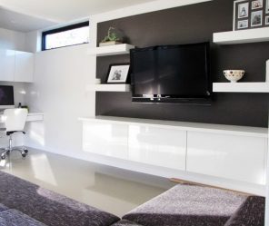 Полка для телевизора на стену (295+ Фото): Нюансы оформления (навесная, угловая, стеклянная)