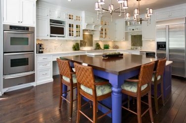 Полка для телевизора на стену (295+ Фото): Нюансы оформления (навесная, угловая, стеклянная)