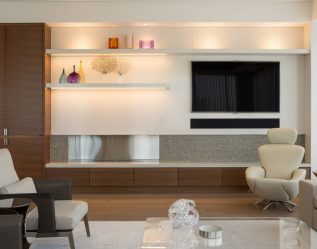 Полка для телевизора на стену (295+ Фото): Нюансы оформления (навесная, угловая, стеклянная)