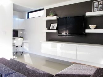 Полка для телевизора на стену (295+ Фото): Нюансы оформления (навесная, угловая, стеклянная)