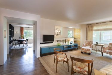 Полка для телевизора на стену (295+ Фото): Нюансы оформления (навесная, угловая, стеклянная)