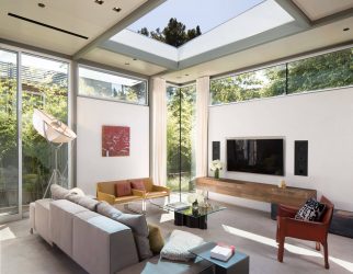 Полка для телевизора на стену (295+ Фото): Нюансы оформления (навесная, угловая, стеклянная)