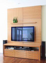 Полка для телевизора на стену (295+ Фото): Нюансы оформления (навесная, угловая, стеклянная)