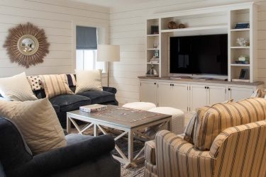 Полка для телевизора на стену (295+ Фото): Нюансы оформления (навесная, угловая, стеклянная)