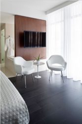 Полка для телевизора на стену (295+ Фото): Нюансы оформления (навесная, угловая, стеклянная)