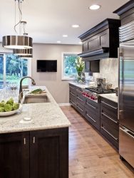 Полка для телевизора на стену (295+ Фото): Нюансы оформления (навесная, угловая, стеклянная)