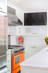 Полка для телевизора на стену (295+ Фото): Нюансы оформления (навесная, угловая, стеклянная)