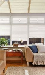 Рольшторы на пластиковые и деревянные окна: Как выбрать и повесить? 220+ (Фото) в Интерьере кухни, спальни, балкона