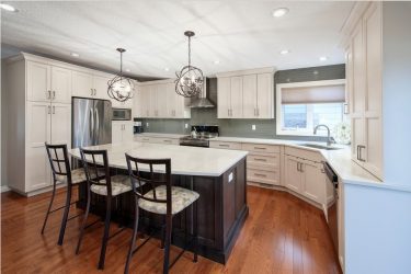 Рольшторы на пластиковые и деревянные окна: Как выбрать и повесить? 220+ (Фото) в Интерьере кухни, спальни, балкона