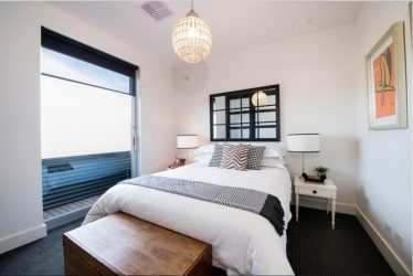 Рольшторы на пластиковые и деревянные окна: Как выбрать и повесить? 220+ (Фото) в Интерьере кухни, спальни, балкона