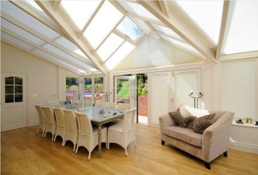 Рольшторы на пластиковые и деревянные окна: Как выбрать и повесить? 220+ (Фото) в Интерьере кухни, спальни, балкона