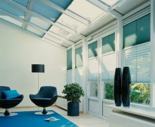 Рольшторы на пластиковые и деревянные окна: Как выбрать и повесить? 220+ (Фото) в Интерьере кухни, спальни, балкона