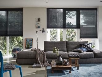 Рольшторы на пластиковые и деревянные окна: Как выбрать и повесить? 220+ (Фото) в Интерьере кухни, спальни, балкона