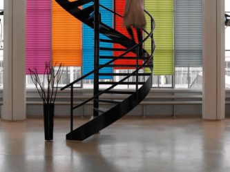 Рольшторы на пластиковые и деревянные окна: Как выбрать и повесить? 220+ (Фото) в Интерьере кухни, спальни, балкона