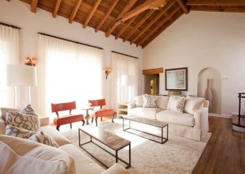 Шторы на балконную дверь: Современные варианты оформления окон