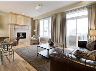 Шторы на балконную дверь: Современные варианты оформления окон