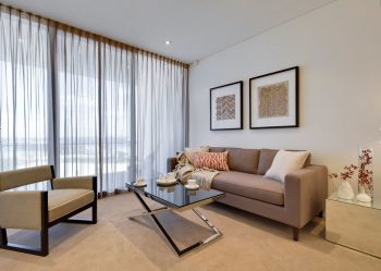 Шторы на балконную дверь: Современные варианты оформления окон