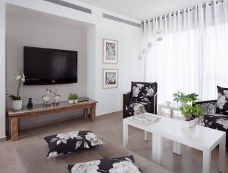 Шторы на балконную дверь: Современные варианты оформления окон