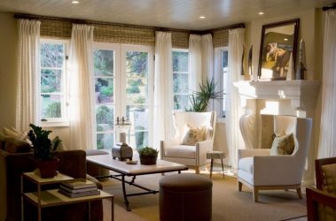 Шторы на балконную дверь: Современные варианты оформления окон