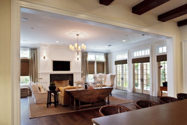 Шторы на балконную дверь: Современные варианты оформления окон