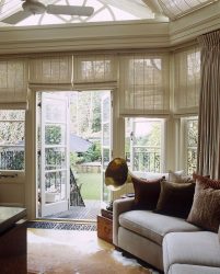 Шторы на балконную дверь: Современные варианты оформления окон