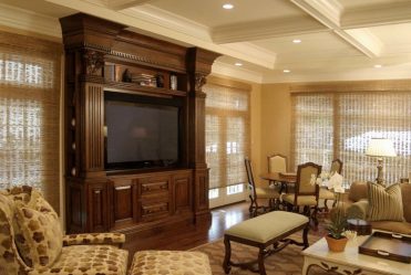 Шторы на балконную дверь: Современные варианты оформления окон