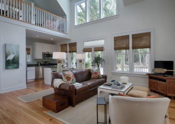 Шторы на балконную дверь: Современные варианты оформления окон