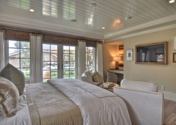 Шторы на балконную дверь: Современные варианты оформления окон