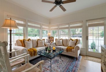 Шторы на балконную дверь: Современные варианты оформления окон