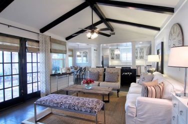 Шторы на балконную дверь: Современные варианты оформления окон