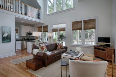 Шторы на балконную дверь: Современные варианты оформления окон