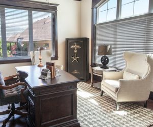 Сейфы в интерьере дома или квартиры (маленькие, несгораемые, встроенные). Как выбрать? На что обратить внимание?