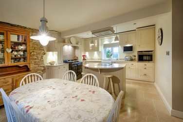 Экспериментируем со скатертями на стол: 265+ Фото Красивых и современных вариантов (силиконовая, прозрачная, ажурная)