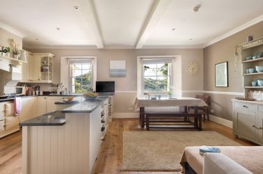 Экспериментируем со скатертями на стол: 265+ Фото Красивых и современных вариантов (силиконовая, прозрачная, ажурная)