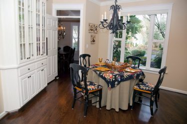 Экспериментируем со скатертями на стол: 265+ Фото Красивых и современных вариантов (силиконовая, прозрачная, ажурная)