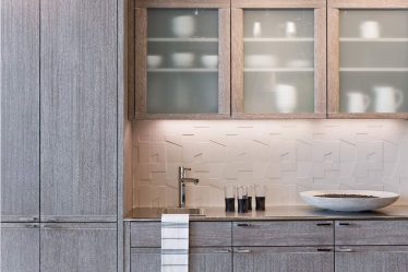 Стеклянные фартуки, скинали для кухни – Подборка идей и гид по стилю (140+ Фото)