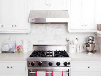 Стеклянные фартуки, скинали для кухни – Подборка идей и гид по стилю (140+ Фото)