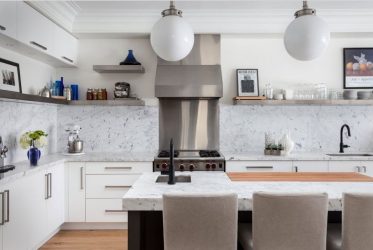 Стеклянные фартуки, скинали для кухни – Подборка идей и гид по стилю (140+ Фото)