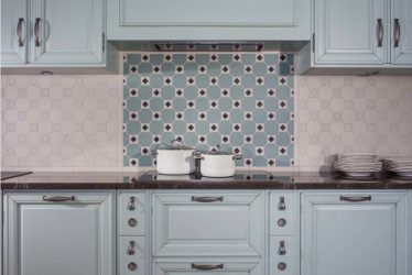 Стеклянные фартуки, скинали для кухни – Подборка идей и гид по стилю (140+ Фото)