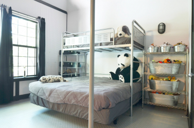 Стеллажи для комнат различной функциональности: 220+Фото Удобных зонирований для детской, гостиной