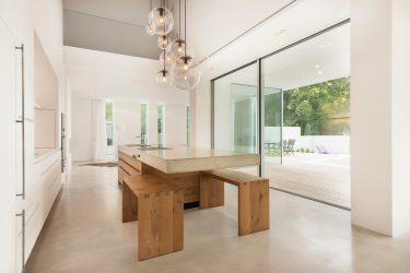 Столешница из камня — меняем интерьер кухни. Особенности применения