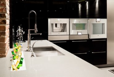 Столешница из камня — меняем интерьер кухни. Особенности применения