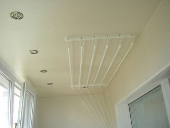 85+ Фото Приспособлений для Сушки белья на балконе своими руками: Вешалка, Лианы, Веревки. Какой Вариант выбрать?