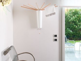 85+ Фото Приспособлений для Сушки белья на балконе своими руками: Вешалка, Лианы, Веревки. Какой Вариант выбрать?