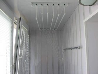 85+ Фото Приспособлений для Сушки белья на балконе своими руками: Вешалка, Лианы, Веревки. Какой Вариант выбрать?