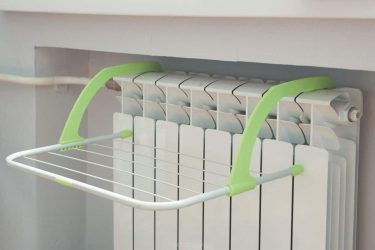 85+ Фото Приспособлений для Сушки белья на балконе своими руками: Вешалка, Лианы, Веревки. Какой Вариант выбрать?