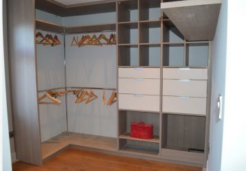 Угловой Шкаф-купе в современную спальню: от маленьких до больших. Каким может быть его наполнение?